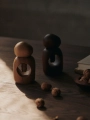 FERM LIVING dziadek do orzechów CAIRN – ciemny brąz.jpeg