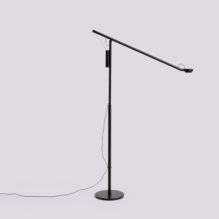 HAY lampa podłogowa FIFTY-FIFTY – soft black.jpg