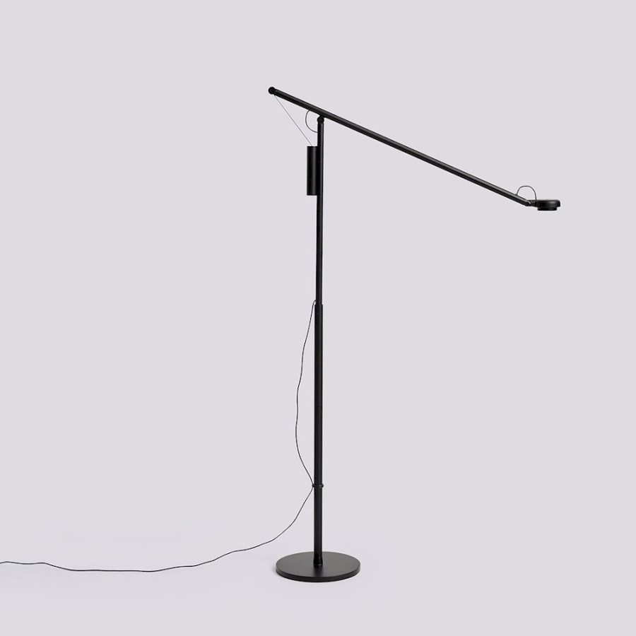 HAY lampa podłogowa FIFTY-FIFTY – soft black.jpg