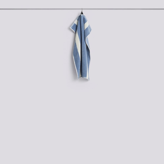 HAY ręcznik do rąk STRIPE – 40 × 60 cm – przygaszony błękit.jpg