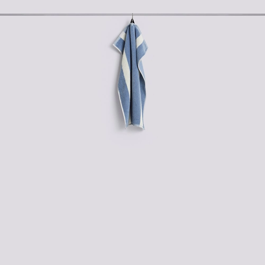 HAY ręcznik do rąk STRIPE – 40 × 60 cm – przygaszony błękit.jpg