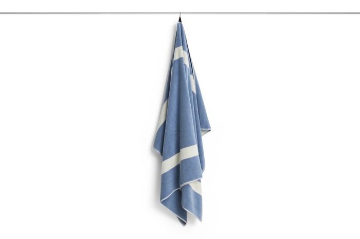 HAY ręcznik kąpielowy STRIPE – 100 × 150 cm – przygaszony błękit.jpg