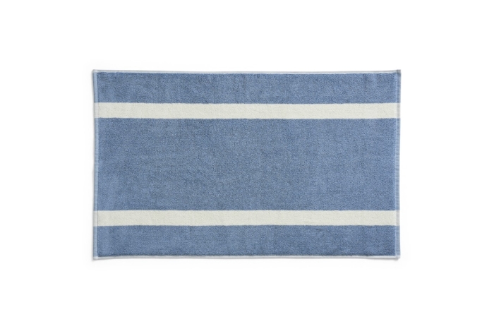 HAY mata łazienkowa STRIPE – 50 × 80 cm – przygaszony błękit.jpg