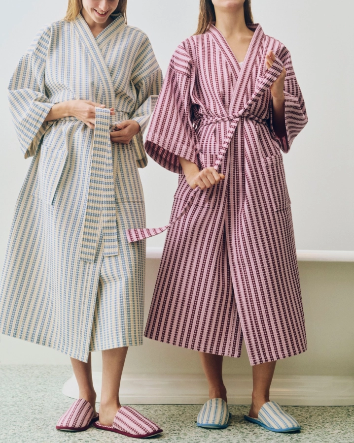 HAY szlafrok waflowy WAFFLE BATHROBE – paski w odcieniach chłodnego różu.jpg
