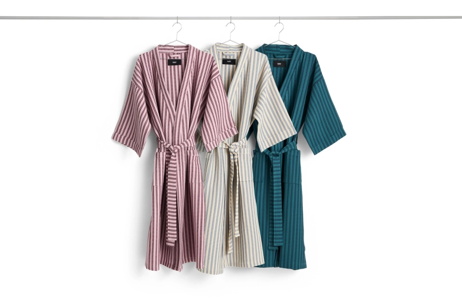 HAY szlafrok waflowy WAFFLE BATHROBE – paski w odcieniach chłodnego różu.jpg
