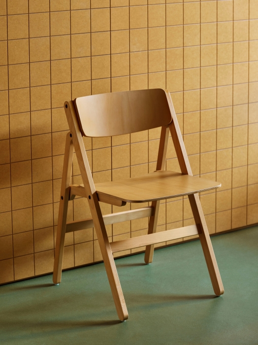 AF774-F769_Backflip Chair 01.jpg