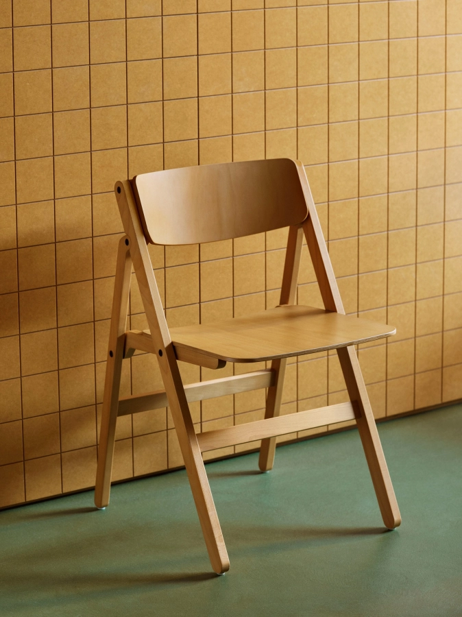 AF774-F769_Backflip Chair 01.jpg