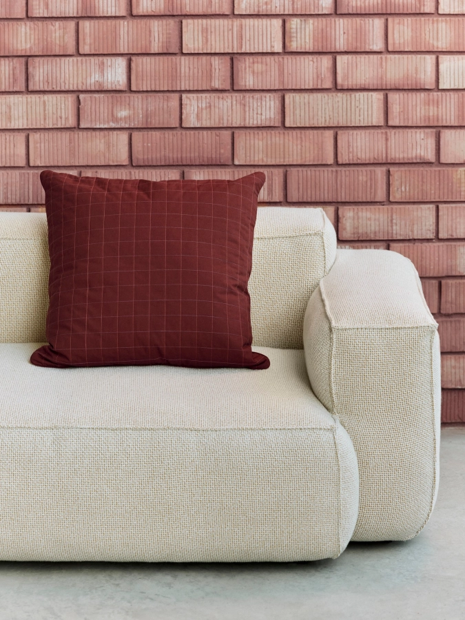 HAY poduszka DORI – 60 × 60 cm – bordowa.jpg