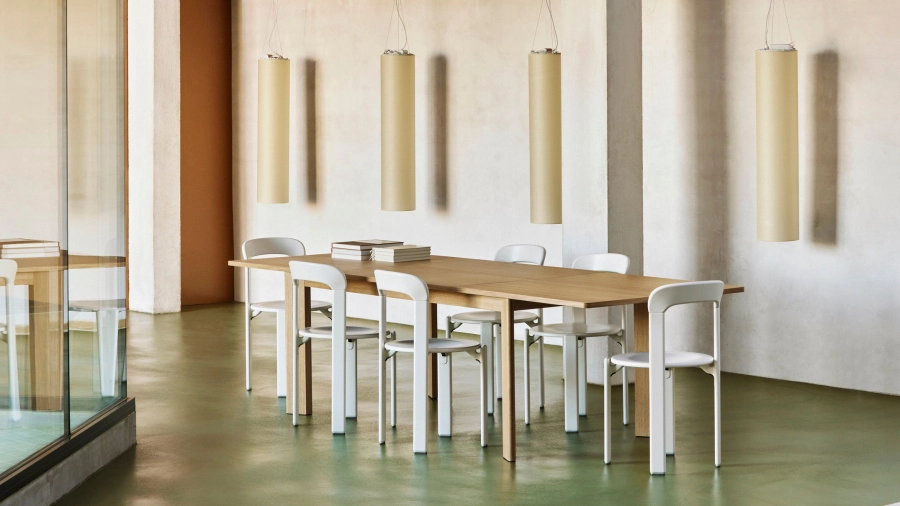 AB793-E452-AA51-01UF_Rey Chair_AG100-G192-AX03_Chisel 630 Table.jpg