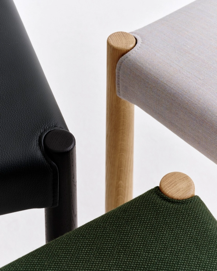 AG153-G311-AP58-02BC_Pack Chair 11 Grano black_AG152-G300-AA01-01CM_Pack Chair 11 Remix 126_AG152-G309-AA07-01SQ_Pack Chair 11 Steelcut 975.jpg