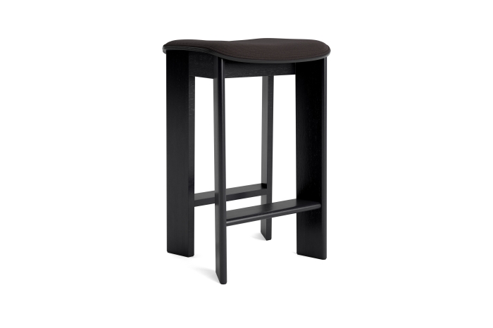AG084-G168-AA08-01HM_Chisel 30 Bar Stool Low H65 black oak seat uph Steelcut Trio 383.jpg