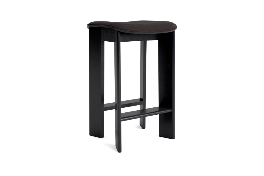 AG084-G168-AA08-01HM_Chisel 30 Bar Stool Low H65 black oak seat uph Steelcut Trio 383.jpg