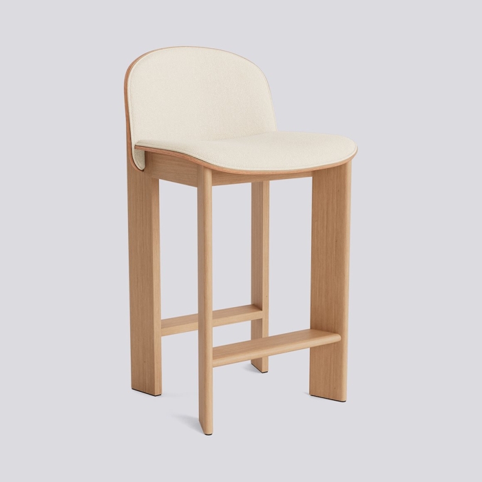 ag082-d093-ap55-02fv_variant_chisel-35-bar-stool-low-w.-backrest-h65-oak-front-uph-turf-cream_1220x1220.jpg