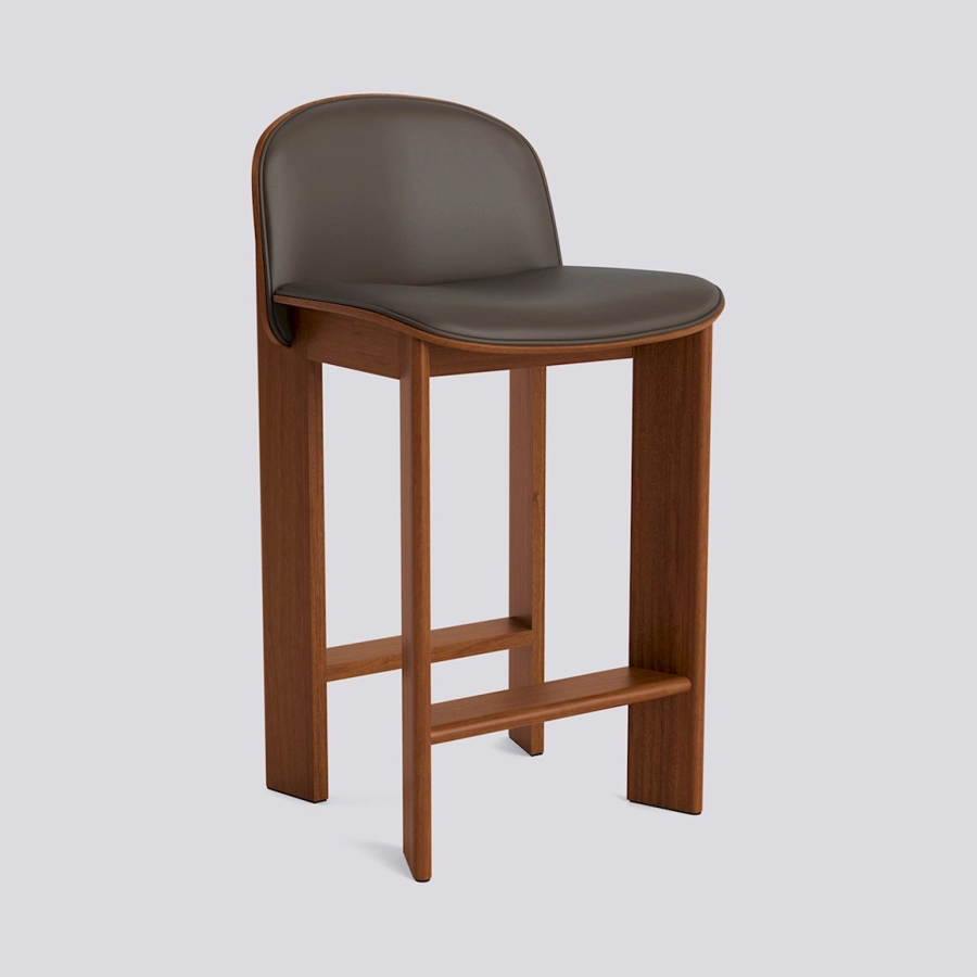 ag082-d094-ap58-03bd_variant_chisel-35-bar-stool-low-w.-backrest-h65-walnut-front-uph-grano-chocolate_1220x1220.jpg