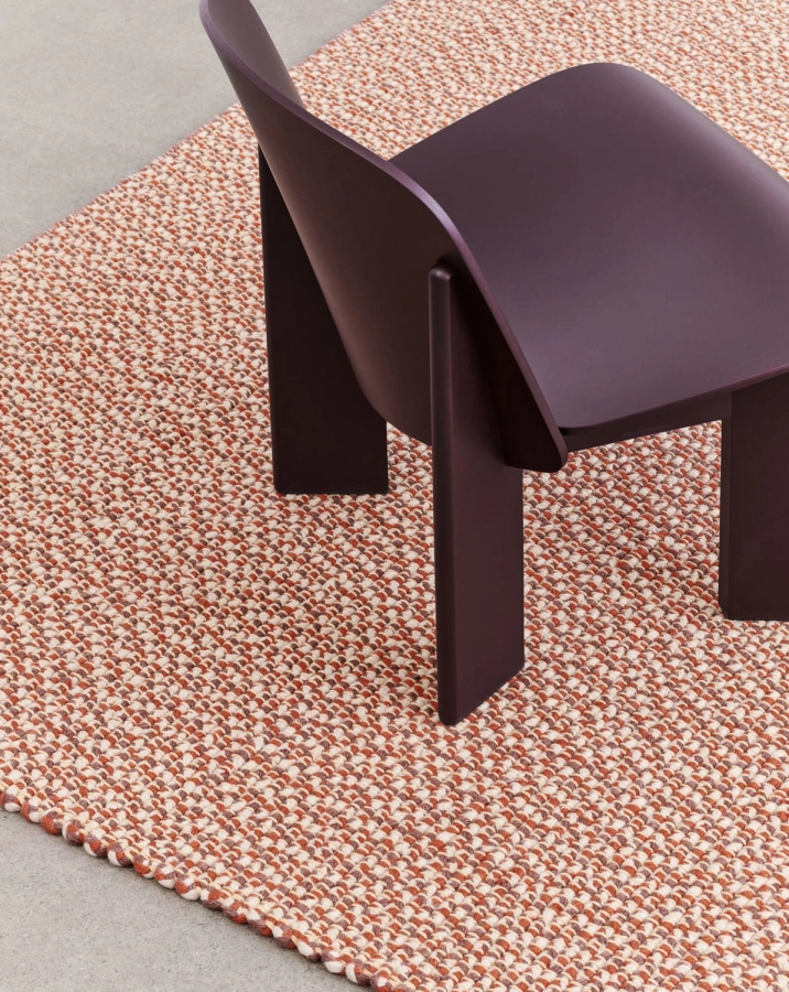 Chisel Lounge Chair dark bordeaux wb lacquered beech_Braided Rug 140x200 red.jpg