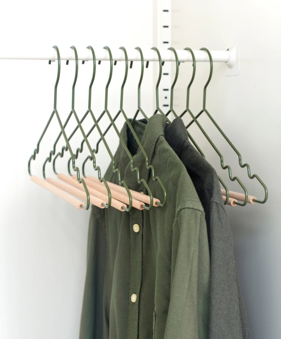 MUSTARD zestaw 10 wieszaków THE HANGERS olive.webp