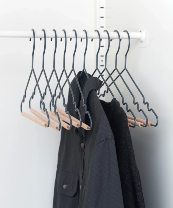 MUSTARD zestaw 10 wieszaków THE HANGERS slate.webp
