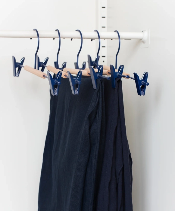 MUSTARD zestaw 5 wieszaków z klipsami THE HANGERS CLIP navy.webp