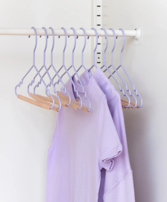 MUSTARD zestaw 10 wieszaków dziecięcych THE HANGERS lilac.webp