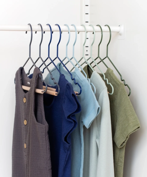 MUSTARD zestaw 10 wieszaków dziecięcych THE HANGERS winter.webp