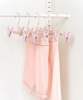MUSTARD zestaw 5 wieszaków dziecięcych z klipsami THE HANGERS CLIP blush.webp