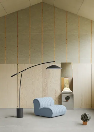 coltre-center-module-a-hearth-12-contra-floor-lamp-anthracite-black-pleat-mirror-high-res.webp