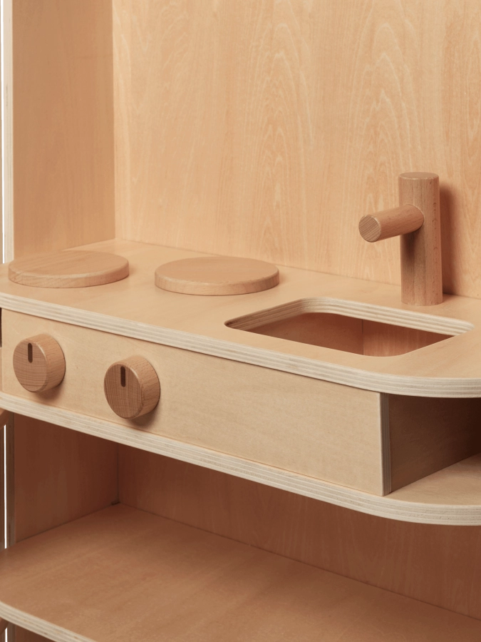 FERM LIVING składana kuchnia do zabawy TORO – natural.png