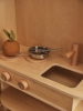 FERM LIVING składana kuchnia do zabawy TORO – natural.jpeg