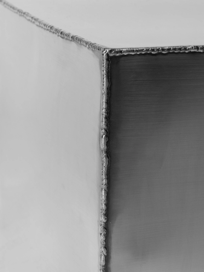 FERM LIVING zestaw 2 stolików kawowych FERRA – stal nierdzewna.png