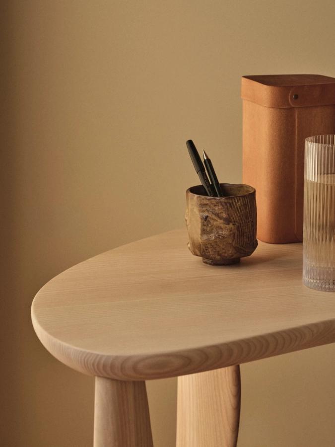 FERM LIVING biurko - konsola - toaletka FEVE natural ash.jpeg