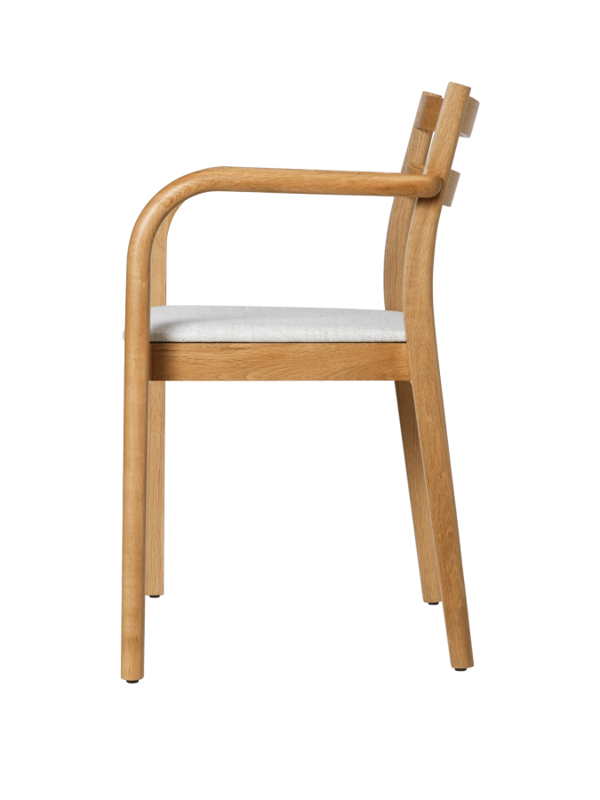 FERM LIVING krzesło BODA z podłokietnikami – naturalny dąb / złamana biel.png