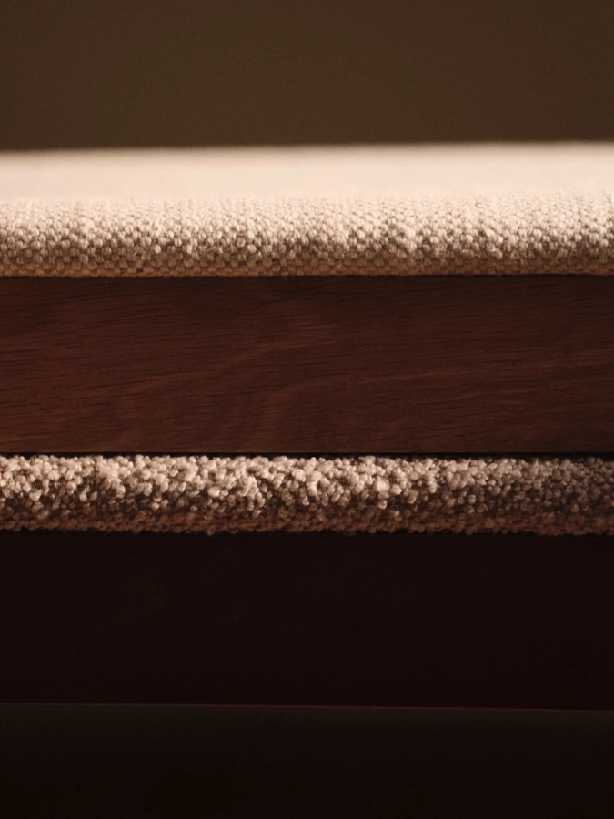 FERM LIVING krzesło BODA z podłokietnikami – Soft Bouclé / naturalny buk.jpeg