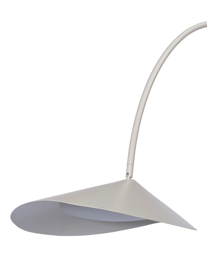 FERM LIVING lampa podłogowa łukowa ARUM kaszmirowa.png
