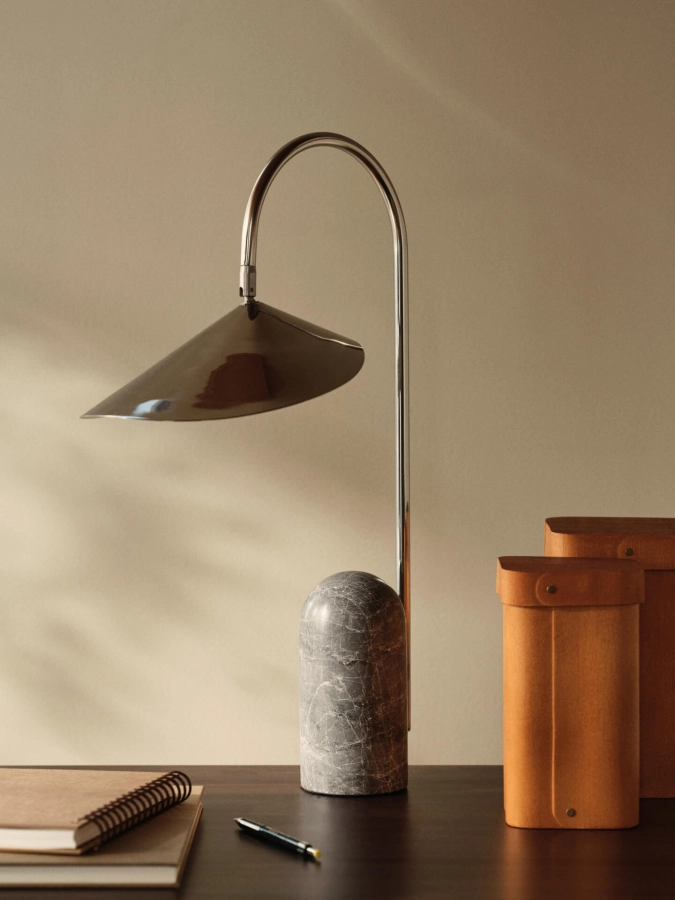 FERM LIVING lampa stołowa/biurkowa ARUM stal nierdzewna.jpeg