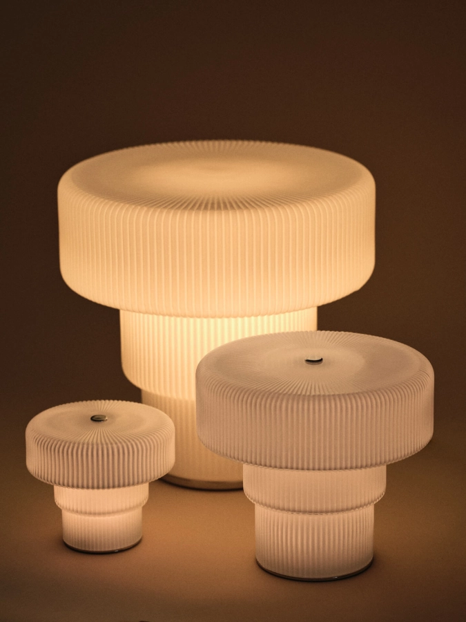 FERM LIVING lampa przenośna RIPPLE Ø 19 cm.jpeg