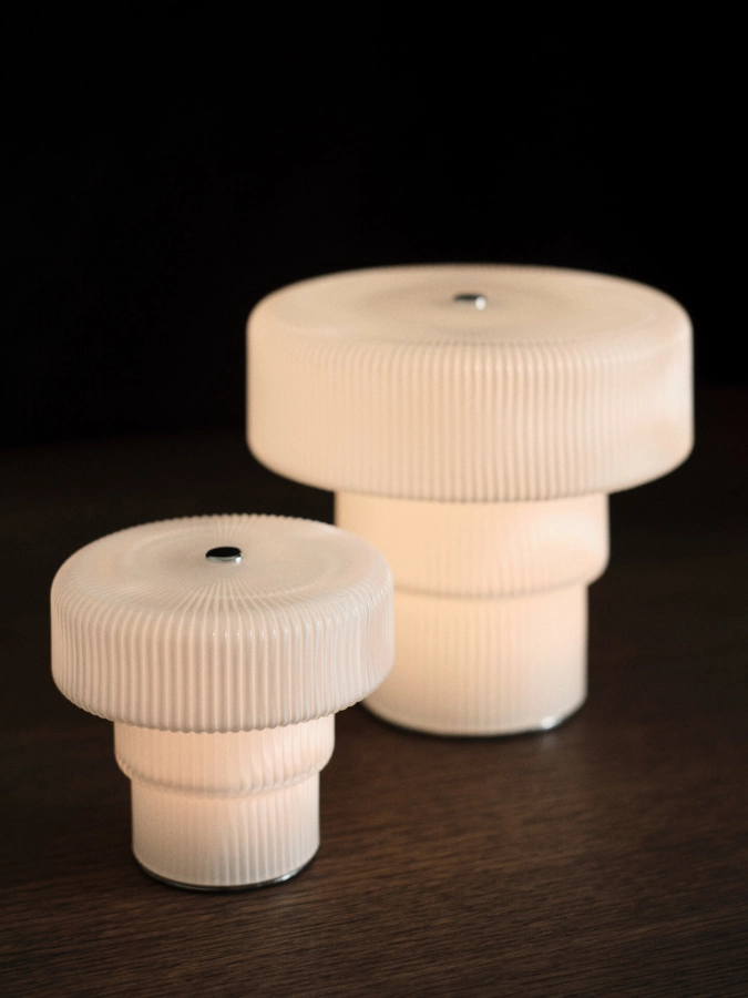 FERM LIVING lampa przenośna RIPPLE Ø 19 cm.jpeg