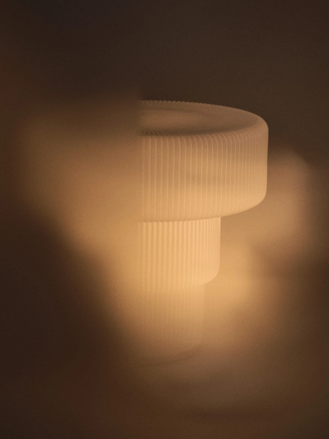 FERM LIVING lampa stołowa RIPPLE Ø 28 cm.jpeg