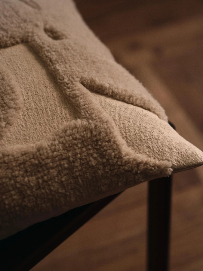 FERM LIVING zestaw dwóch poduszek tuftowanych CILLA – złamana biel / pergaminowy.jpeg
