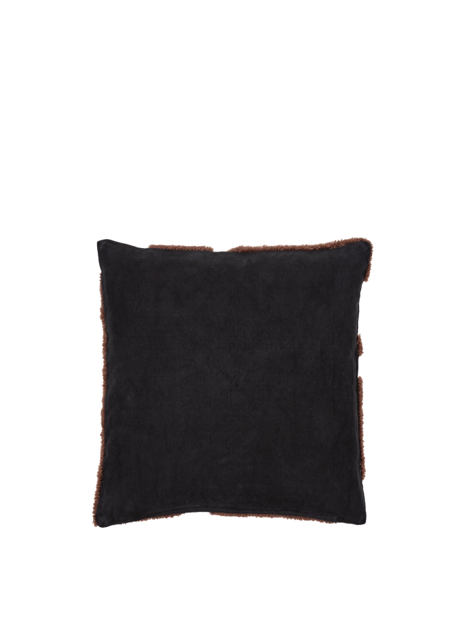 FERM LIVING zestaw dwóch poduszek tuftowanych CILLA – czarny / ciemna czekolada.png