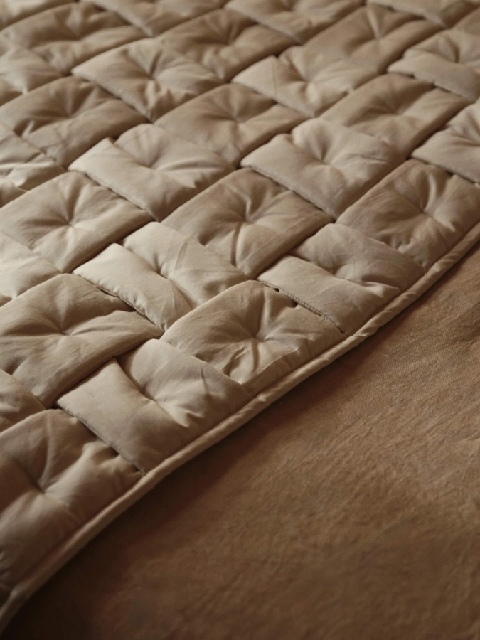 FERM LIVING bieżnik na łóżko SOFI 70 cm × 250 cm – pergaminowy.jpeg