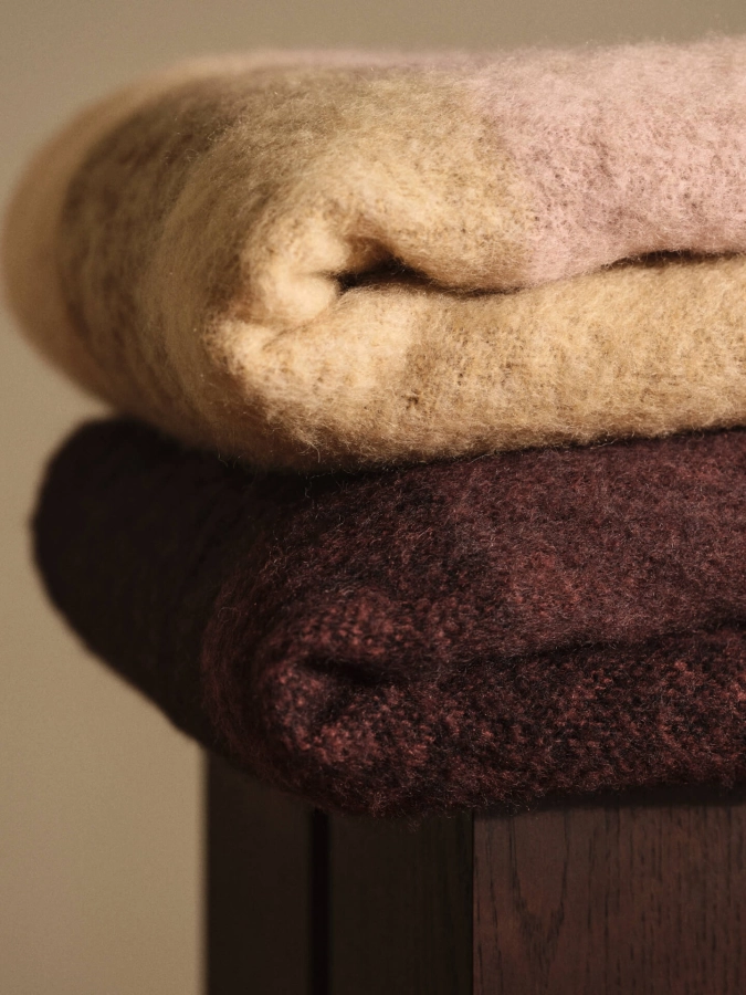 FERM LIVING koc z moheru BLUR – maślany / jasnoróżowy.jpeg