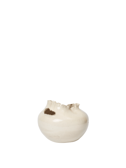 FERM LIVING wazon okrągły TEREO – off-white w cętki, wys. 18 cm.png