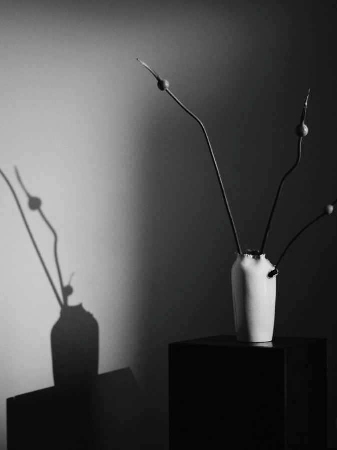 FERM LIVING wazon okrągły TEREO – off-white w cętki, wys. 27 cm.jpeg