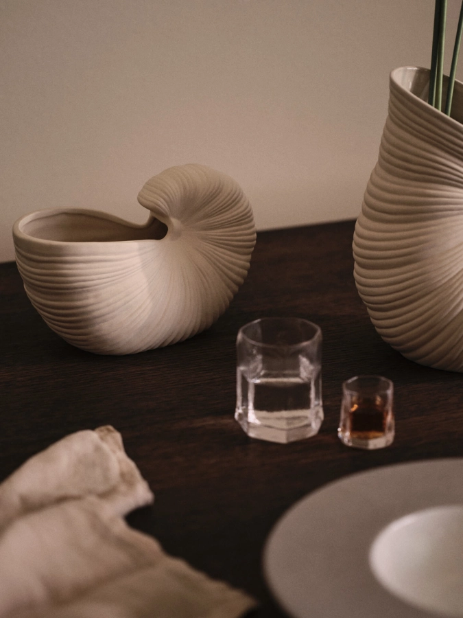 FERM LIVING doniczka / wazon / dekoracja SHELL M.jpeg