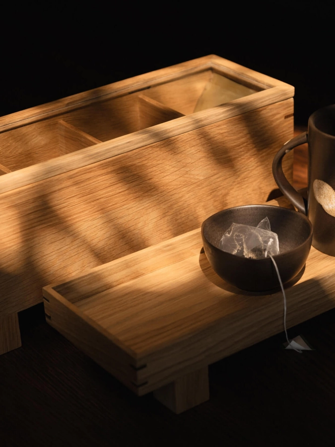 FERM LIVING organizer do herbaty BON – naturalny dąb.jpg