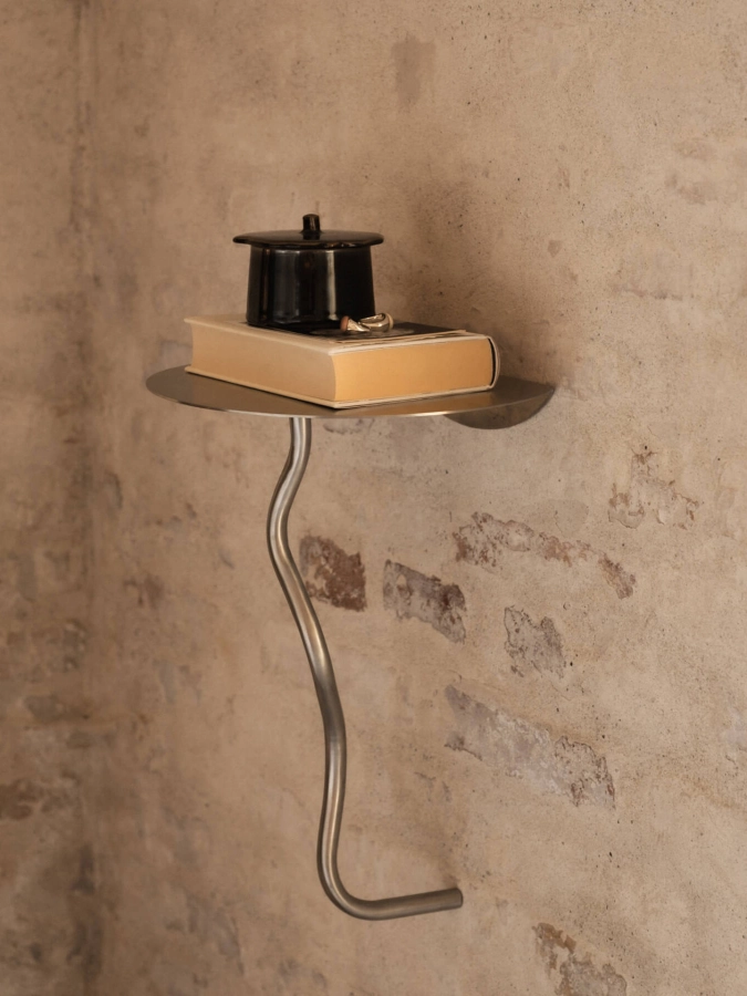 FERM LIVING stolik CURVATURE stal nierdzewna.jpeg