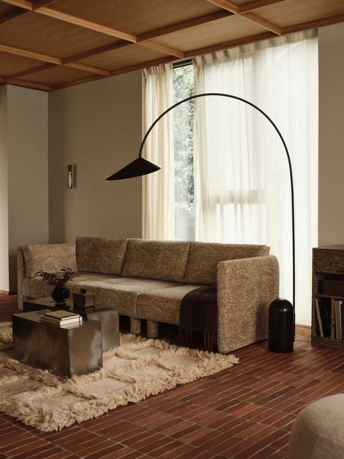 FERM LIVING podłokietnik DASE prawy – poppy velvet – maślany/czarny.jpeg