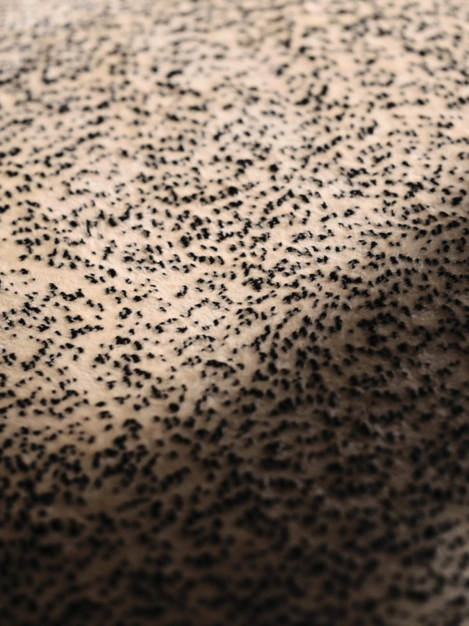 FERM LIVING fotel RICO PICCOLO - poppy velvet – maślany/czarny.jpeg
