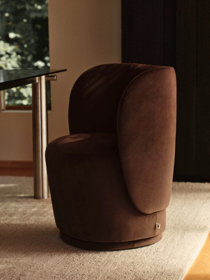 FERM LIVING fotel obrotowy RICO CLUB – rich velvet – kawowy.jpeg