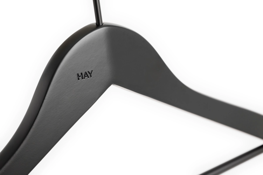 AF587-B050-AG47_Smooth Coat Hanger w bar Slim detail 01.jpg